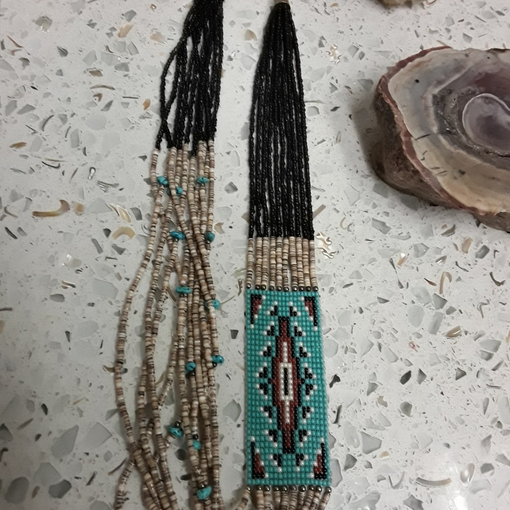 🚫SOLD🚫Vintage Native American Seed Bead Necklace - Picture 2 of 6